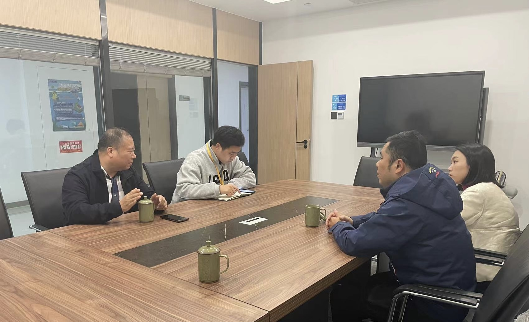 雙嶼街道黨工委委員、紀(jì)工委書記葉鋒一行赴面粉公司考察調(diào)研